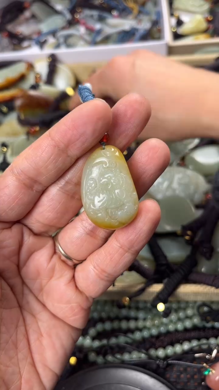 【闪购商品】和田玉颈饰未镶嵌多样性发货没有证书拍一发一有瑕