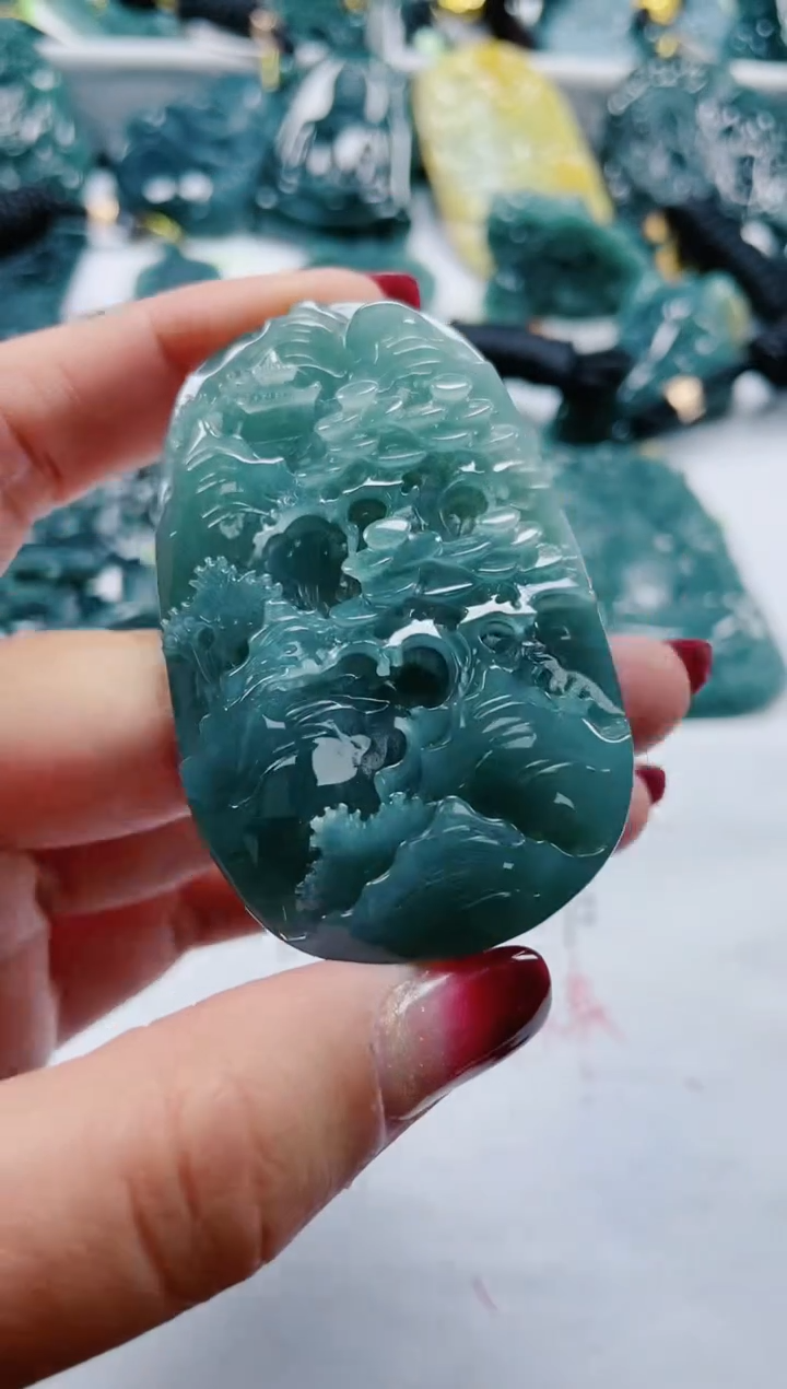 【闪购商品】翡翠颈饰未镶嵌         