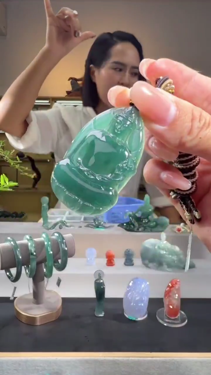 吊坠(不含链)未镶嵌翡翠观音（多样性发其一）