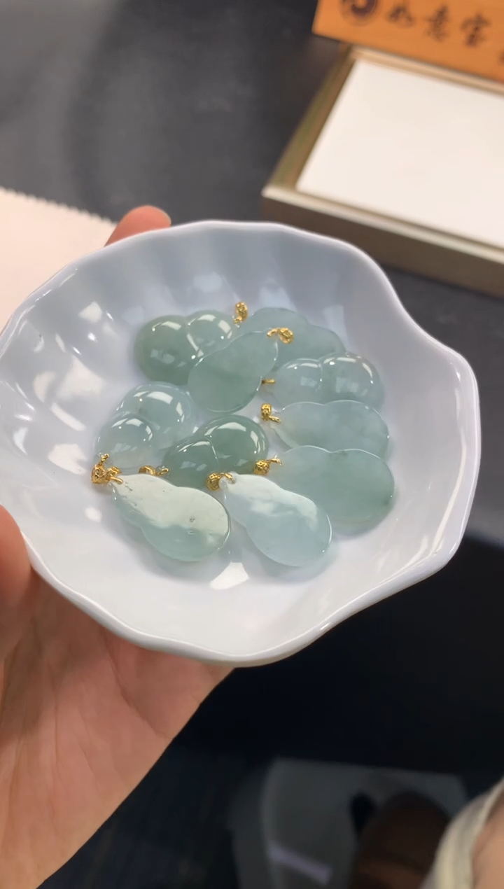 【闪购商品】翡翠吊坠(赠链)18K金镶嵌FA201 翡翠葫芦 多样性发其一