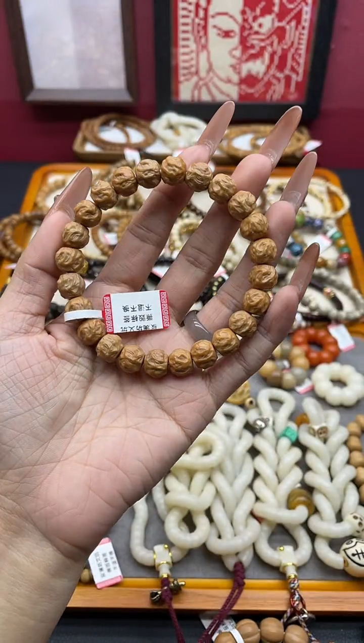 手串猴头核桃??猴头雕刻龙蛇之变手串