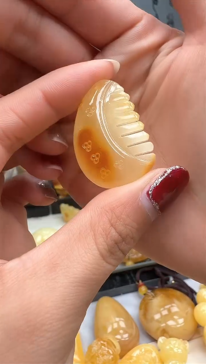 【闪购商品】琥珀裸石未镶嵌挂坠