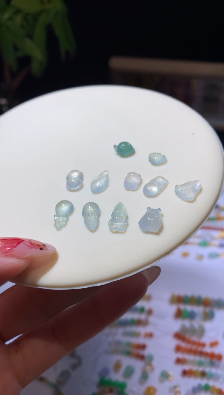 【闪购商品】定制翡翠未镶嵌小冰件（多样性发货一件发货）150+15