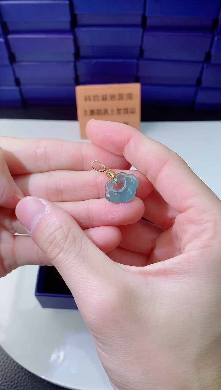 翡翠未镶嵌颈饰