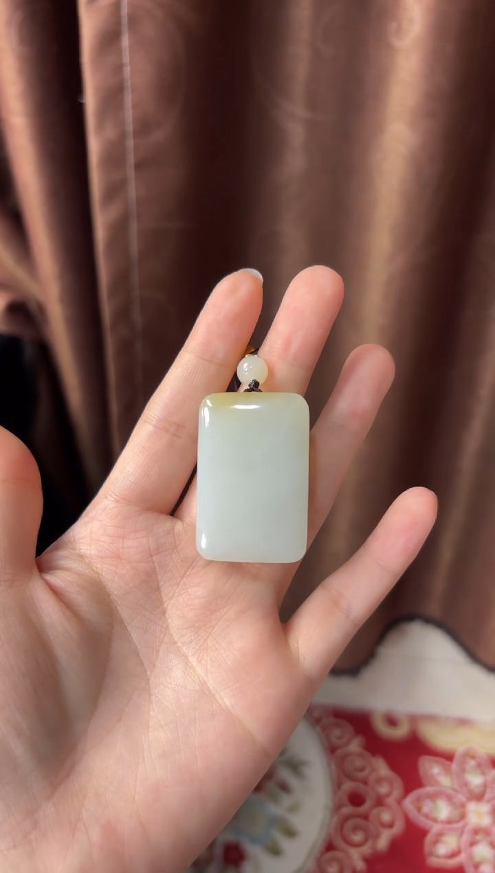 【闪购商品】和田玉吊坠(赠链)未镶嵌且末金山微色差吊坠