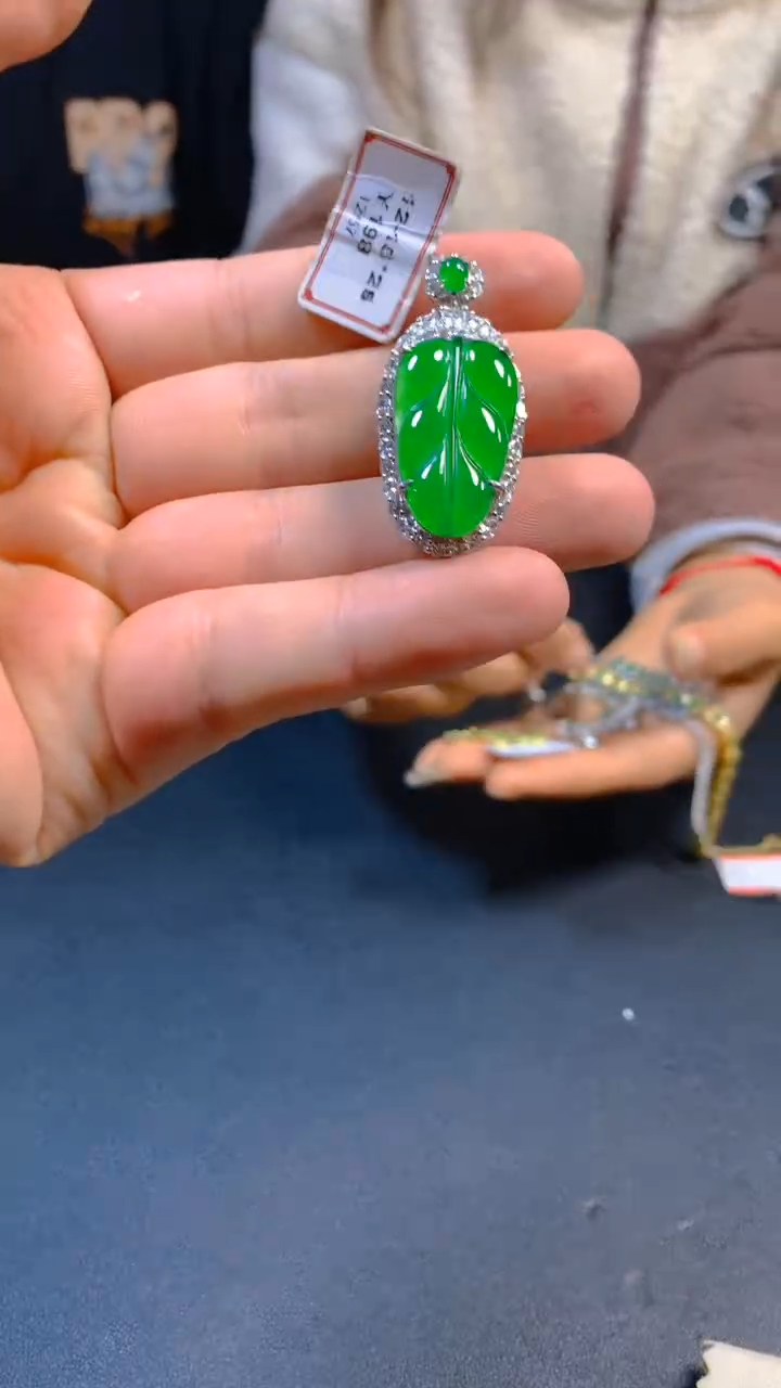 【闪购商品】翡翠吊坠(赠链)银S925镶嵌0917514456多样性发一