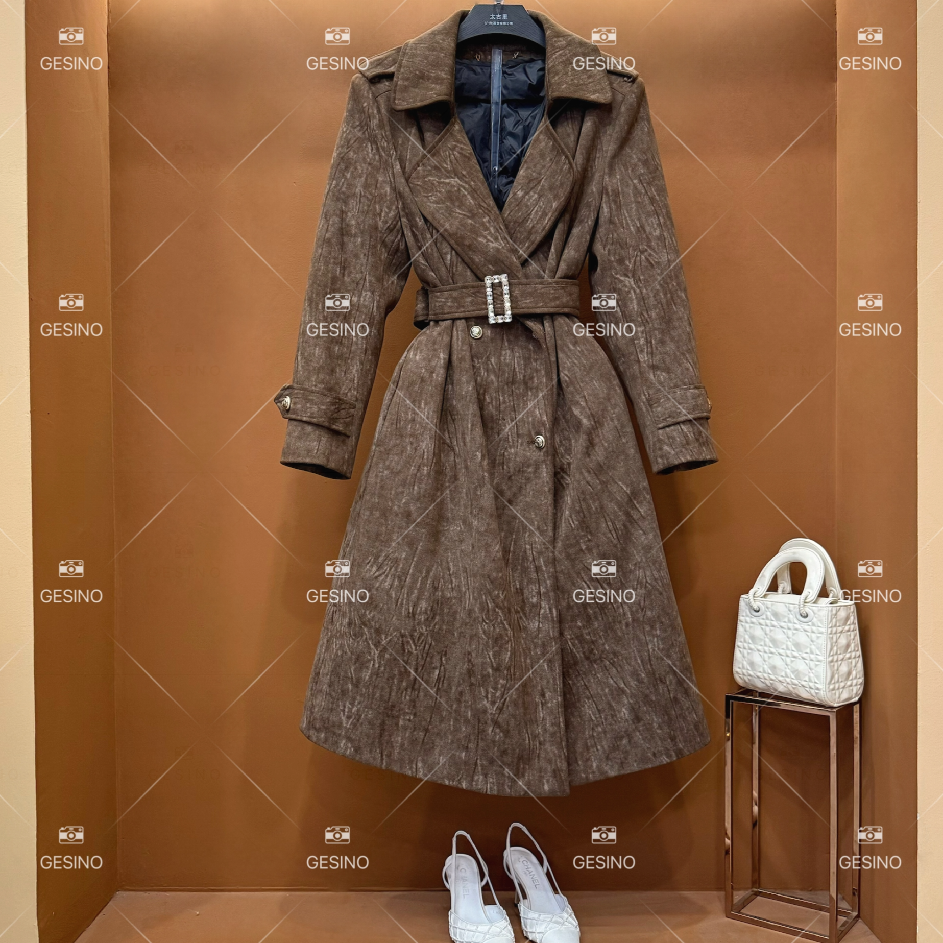 【露】秋冬气质轻奢小香风时尚修身收腰中长款外套女士QD-2024916