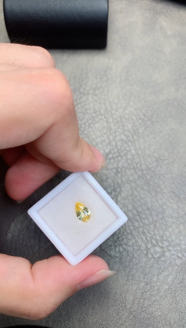 【闪购商品】彩色蓝宝石裸石未镶嵌1.08ct 老烧 黄蓝宝 ZZH