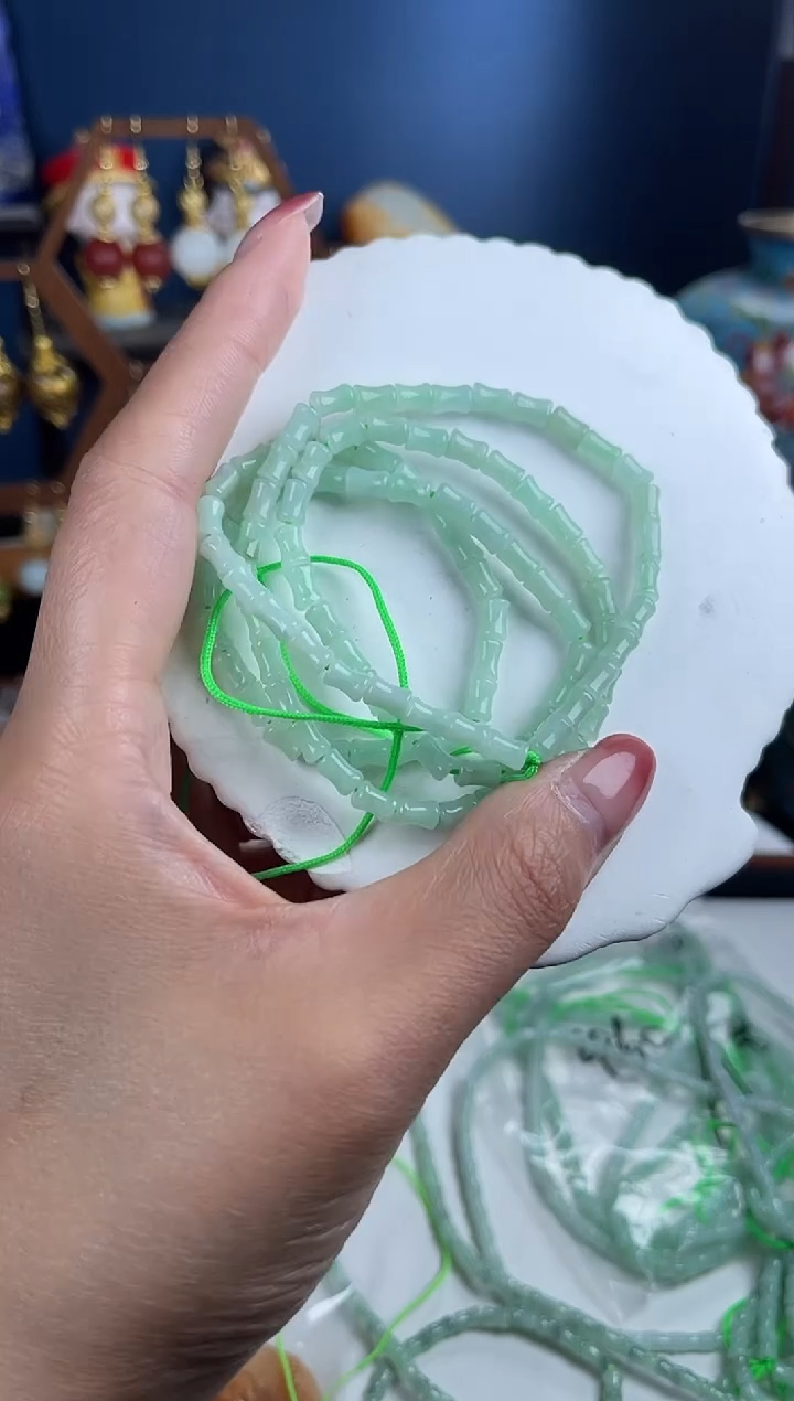 未镶嵌挂件翡翠灼****8，120870翡翠项链