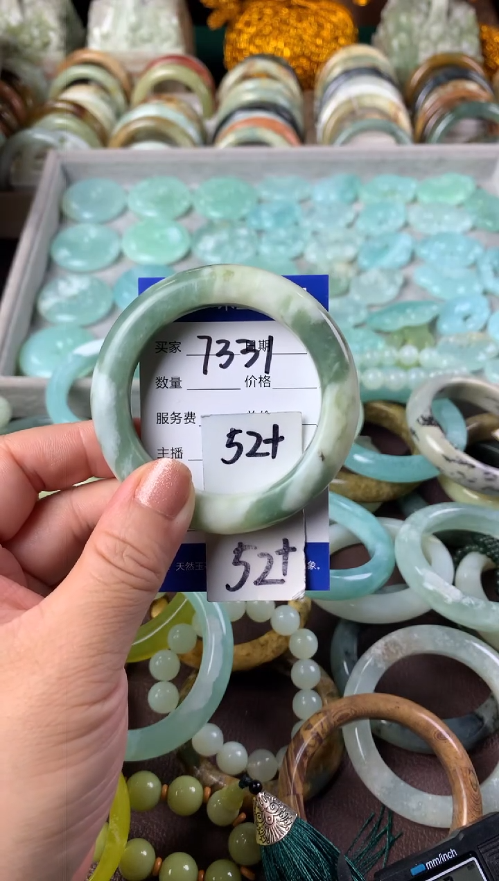 【闪购商品】蛇纹石玉手镯未镶嵌7331
