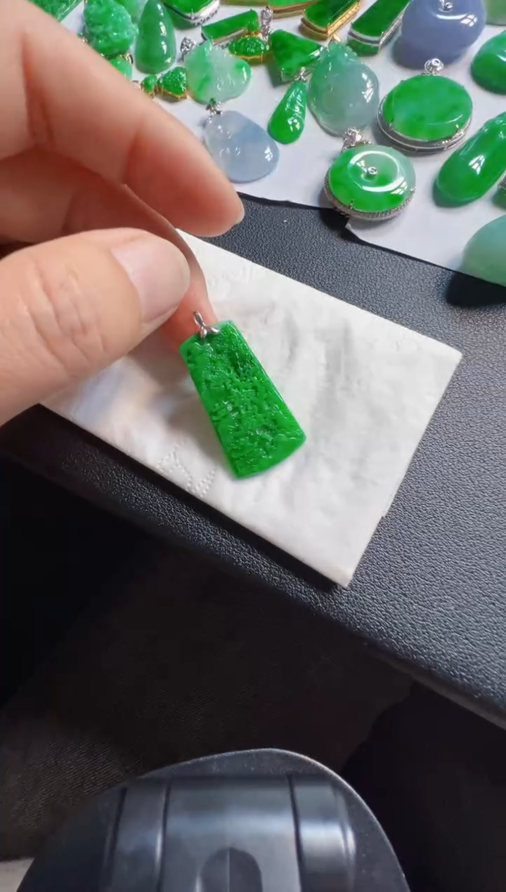 吊坠(不含链)18K金镶嵌翡翠1280