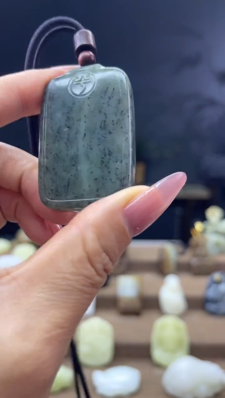 颈饰未镶嵌和田玉1