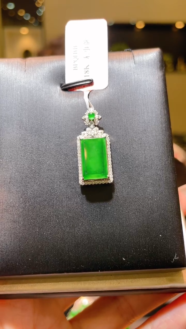 【闪购商品】翡翠吊坠(赠链)18K金镶嵌A49