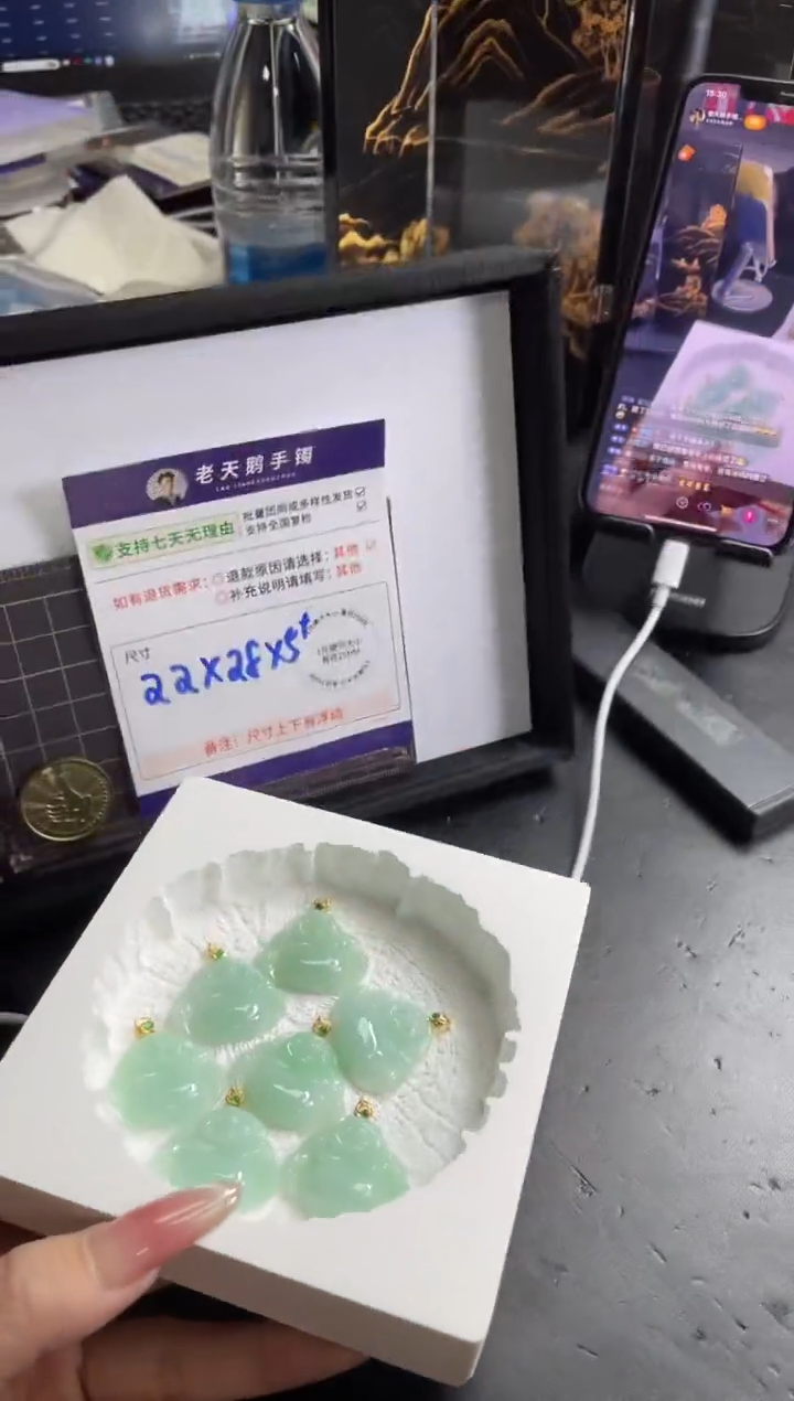 【闪购商品】翡翠挂件18K金镶嵌绿佛公FL18多样性发其一CP配绳