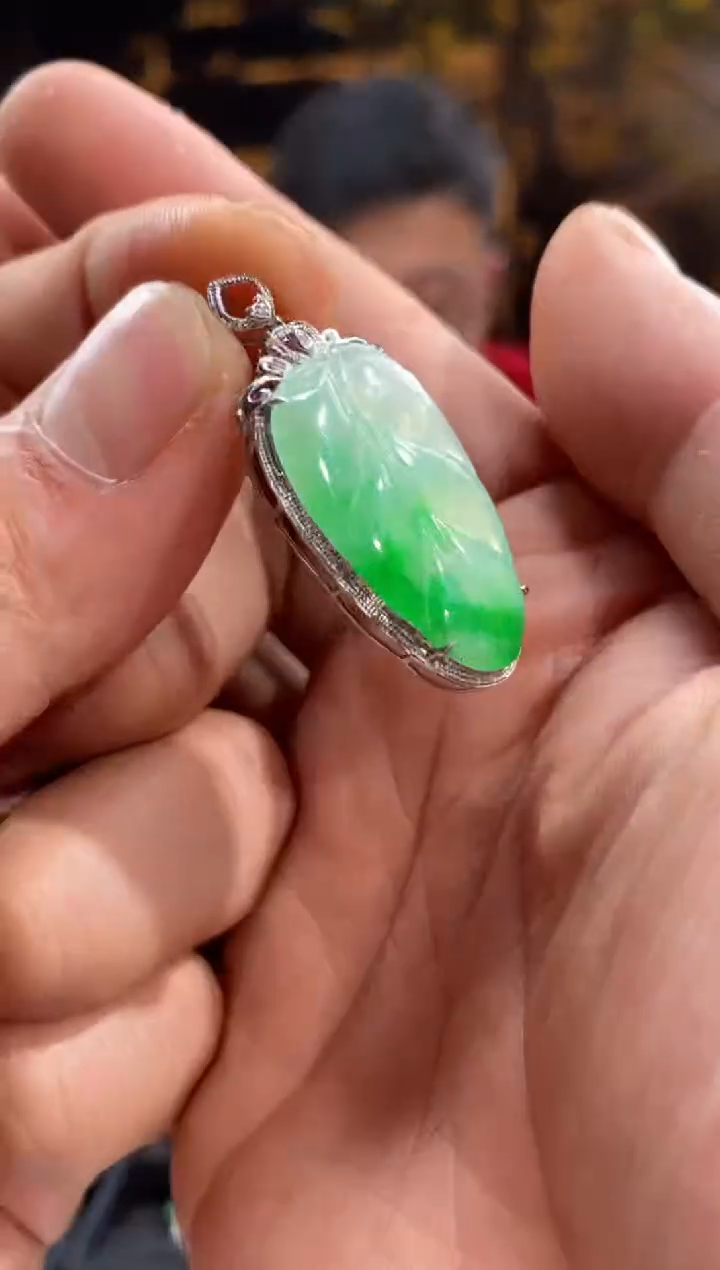 【闪购商品】翡翠吊坠(不含链)18K金镶嵌50012-天然翡翠a货吊坠