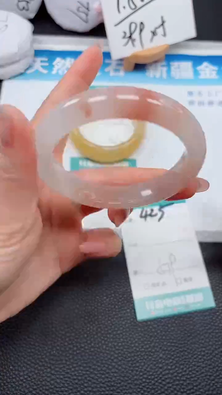 【闪购商品】石英质玉手镯未镶嵌425