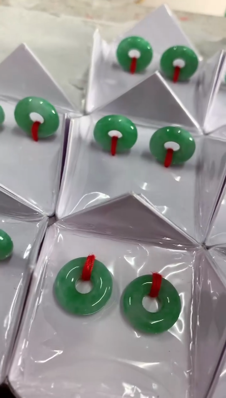 翡翠未镶嵌吊坠(不含链)多样性发货其中一对