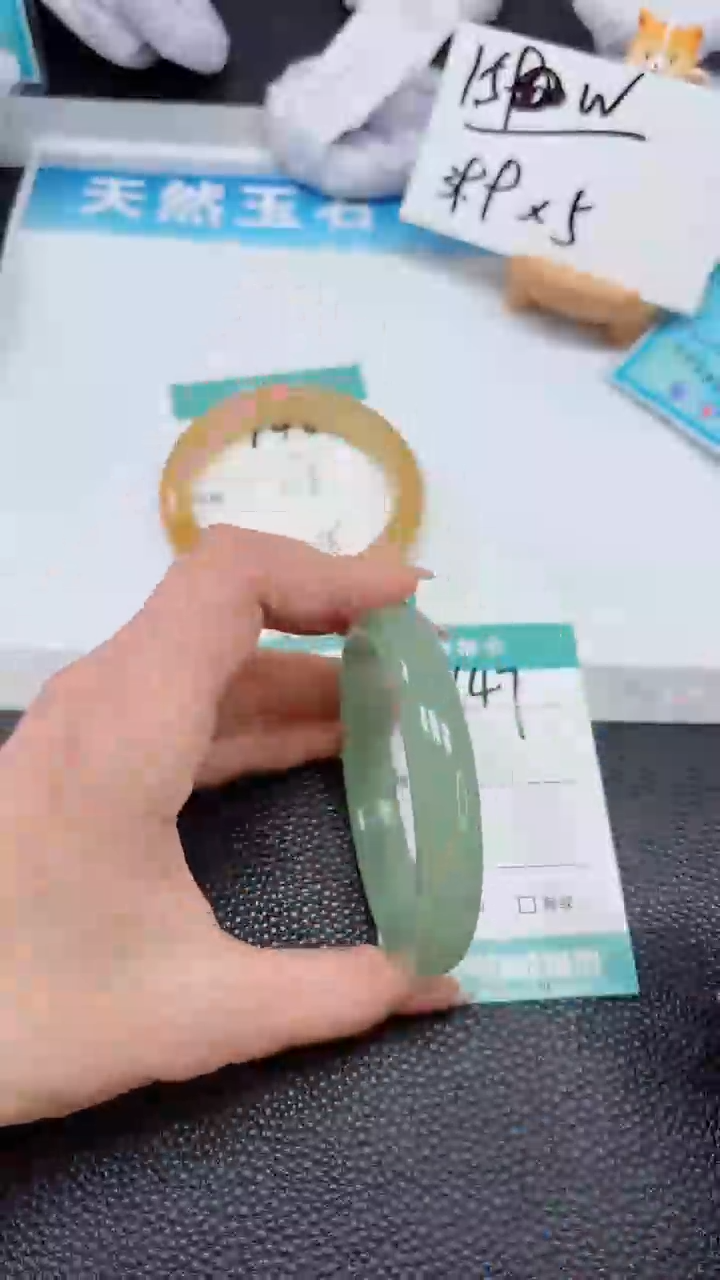 【闪购商品】石英质玉手镯未镶嵌147