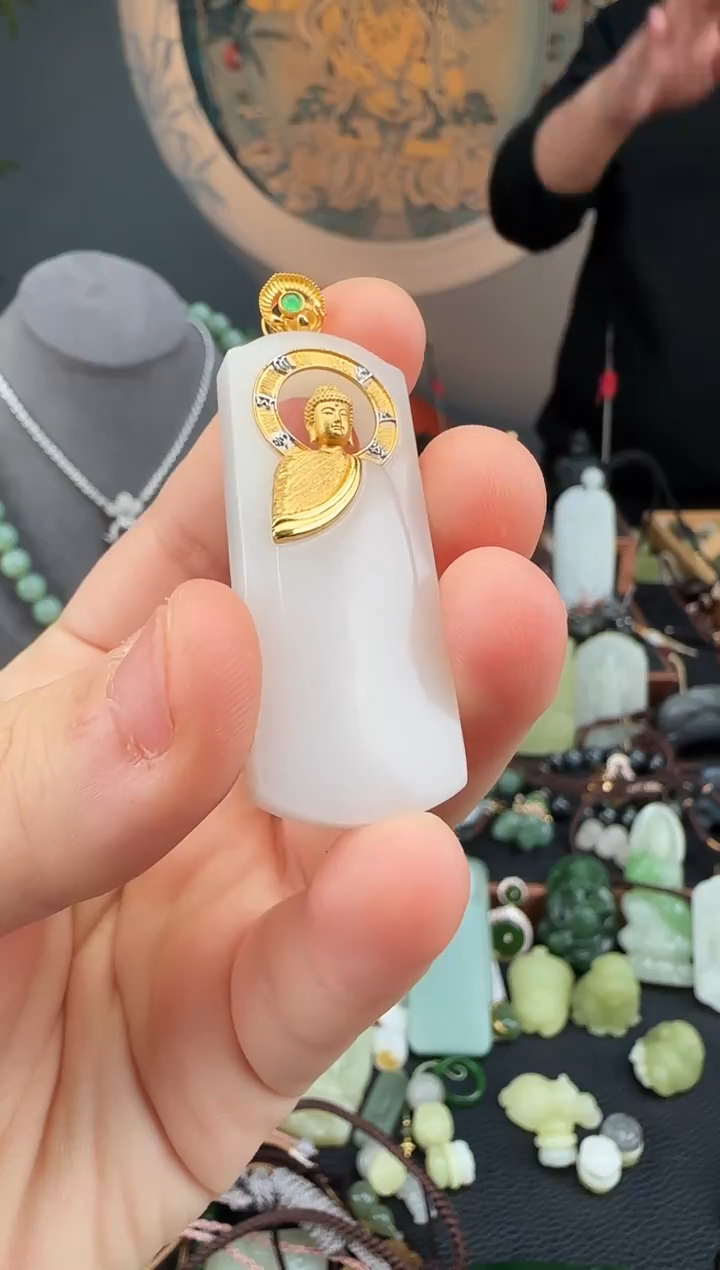 颈饰18K金镶嵌和田玉吴**人和田玉