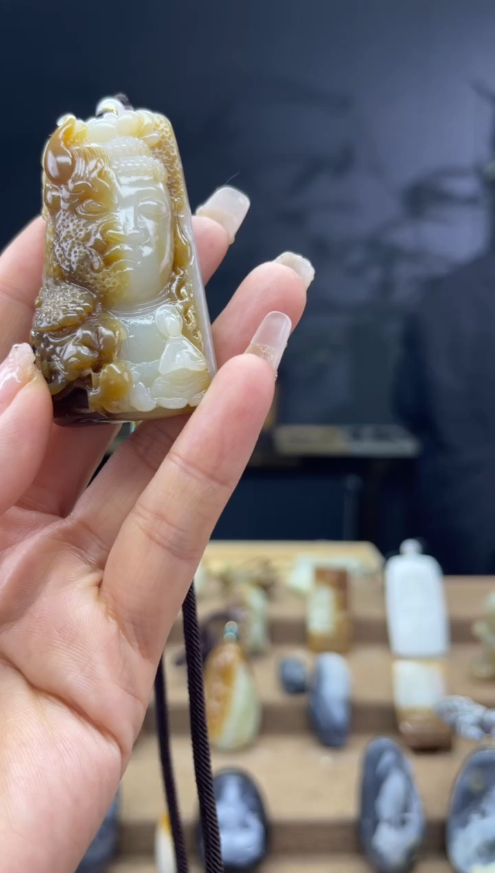 颈饰未镶嵌和田玉1