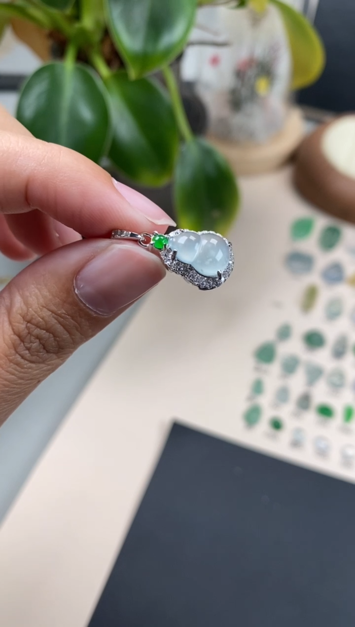 【闪购商品】翡翠颈饰银S925镶嵌翡翠冰种葫芦