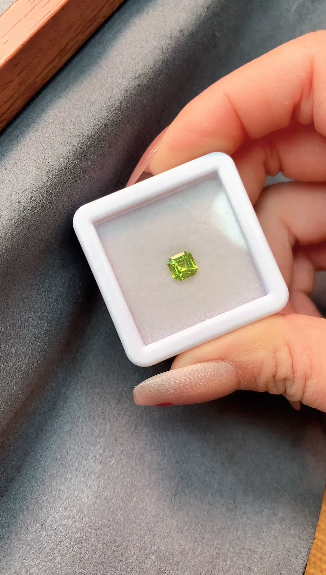 【闪购商品】橄榄石笔搁未镶嵌1克拉