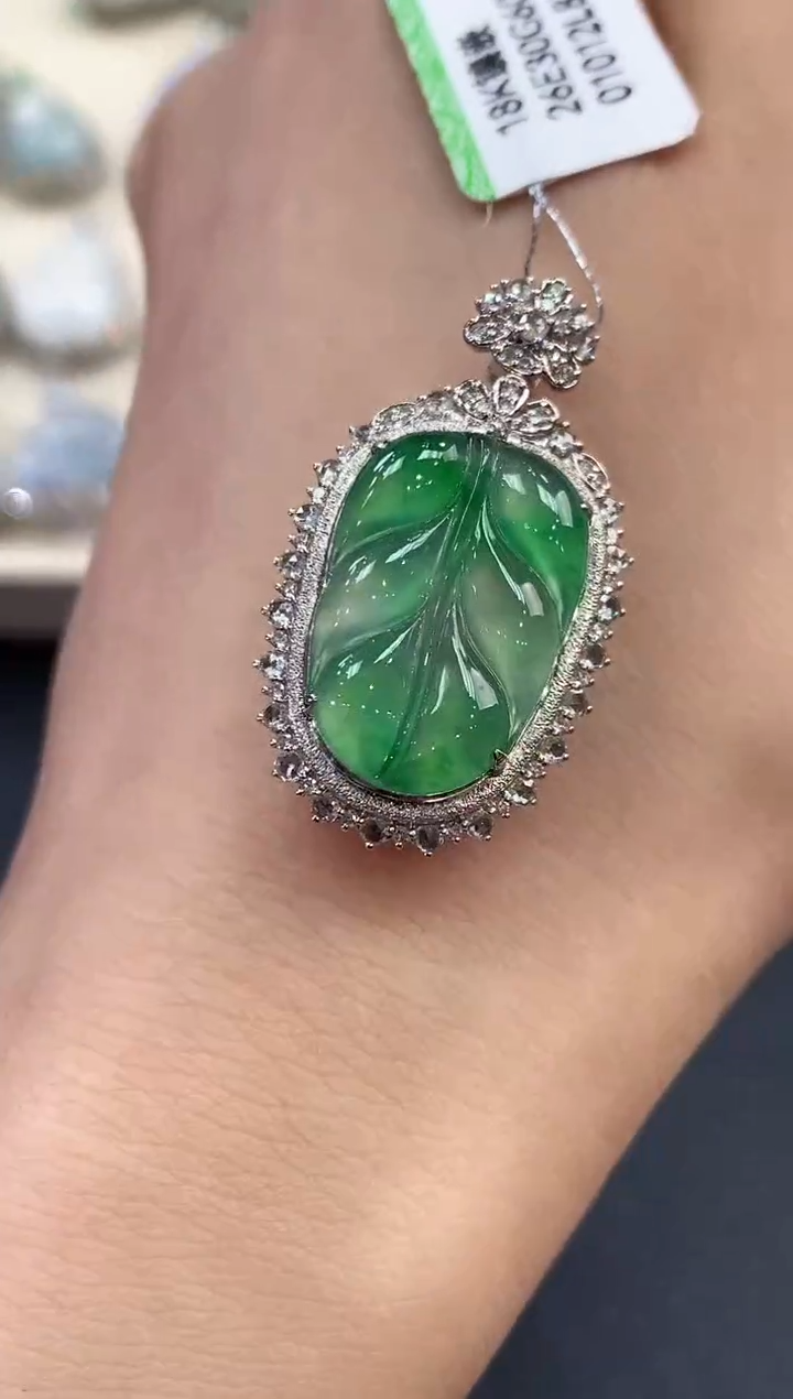 【闪购商品】翡翠吊坠(不含链)18K金镶嵌D8        