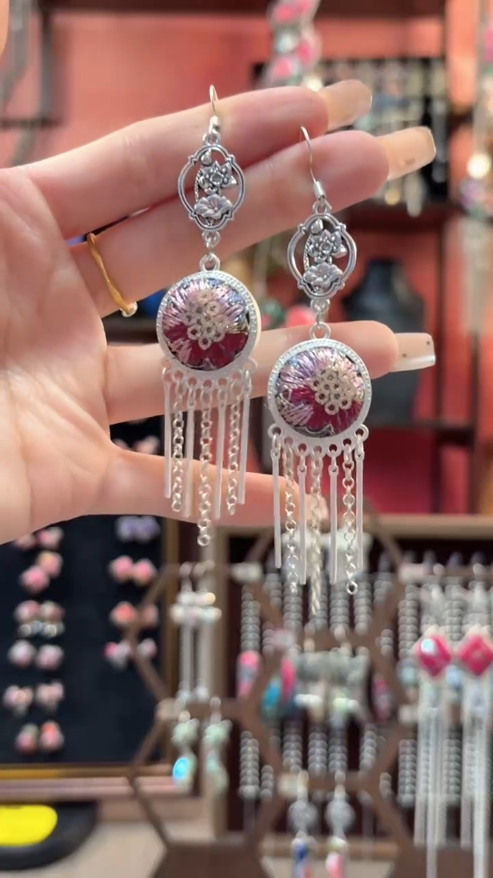 织绣云织谣民族风精美饰品   210