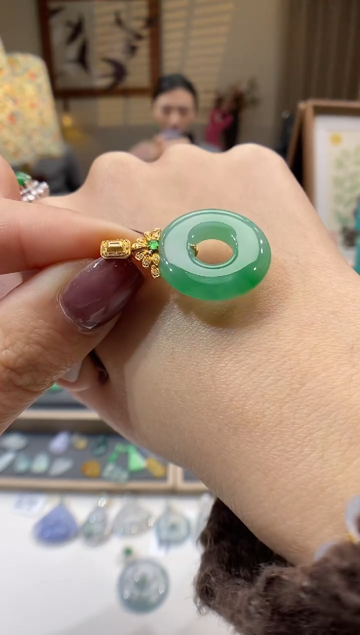 【闪购商品】翡翠颈饰18K金镶嵌甜甜圈