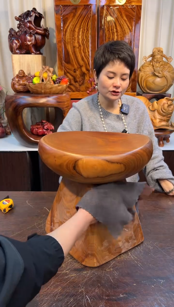 【闪购商品】香樟木实木创意凳子