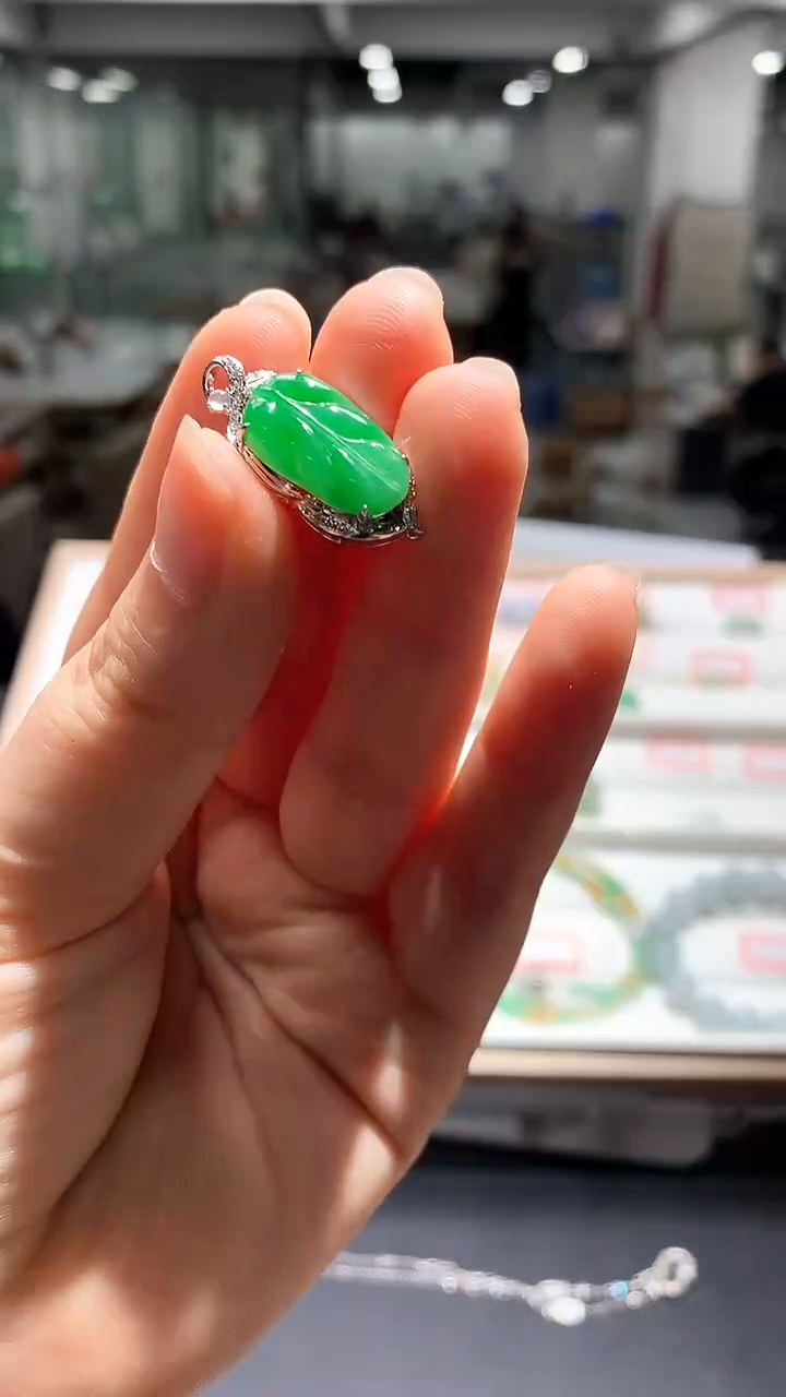 【闪购商品】翡翠18K金镶嵌颈饰翡翠叶子|不退不换