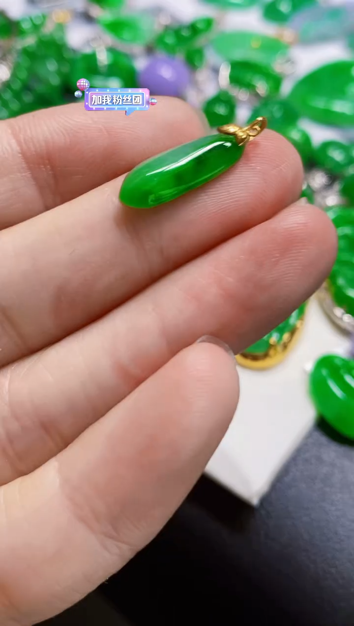 颈饰18K金镶嵌翡翠1111