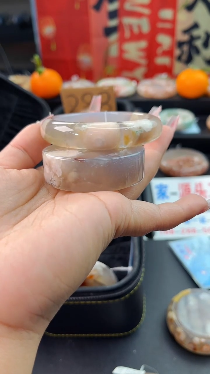 【闪购商品】石英质玉手镯未镶嵌赠送镯心（55圈口）