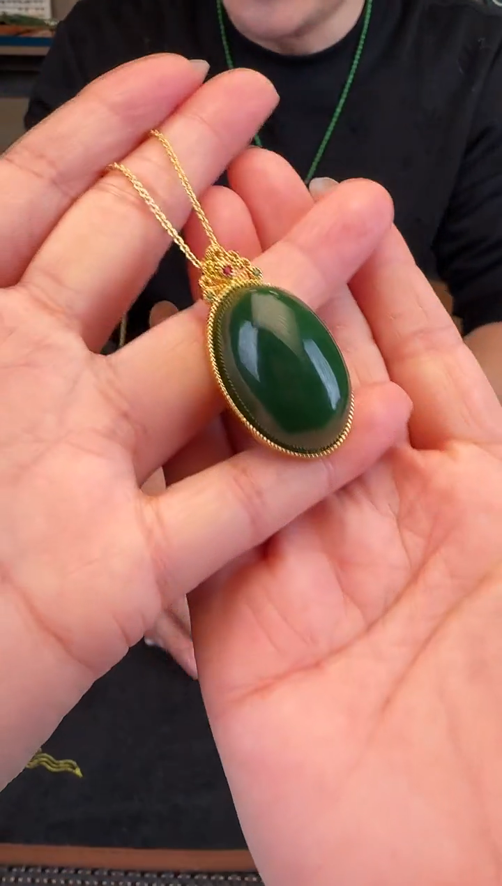 颈饰未镶嵌和田玉鸽子蛋3.0带链子