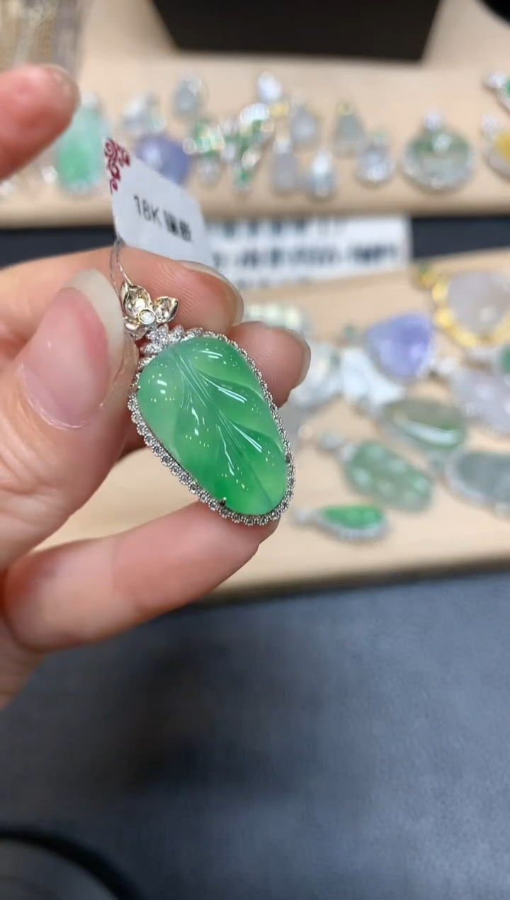 【闪购商品】翡翠颈饰18K金镶嵌树叶【无服务费