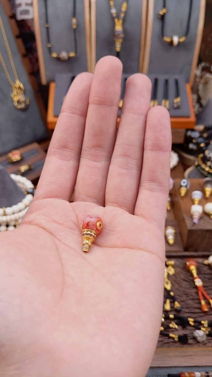 18K金镶嵌1玛瑙/玉髓鹿*?三通