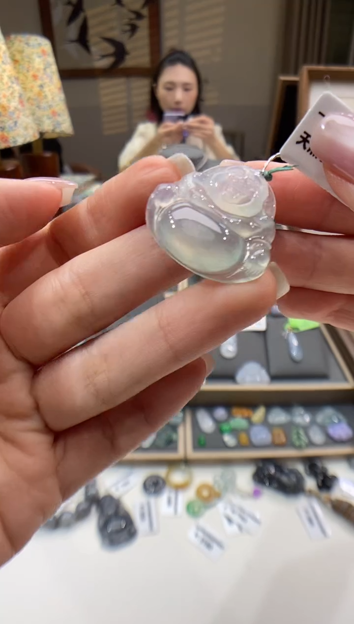 翡翠未镶嵌颈饰佛公