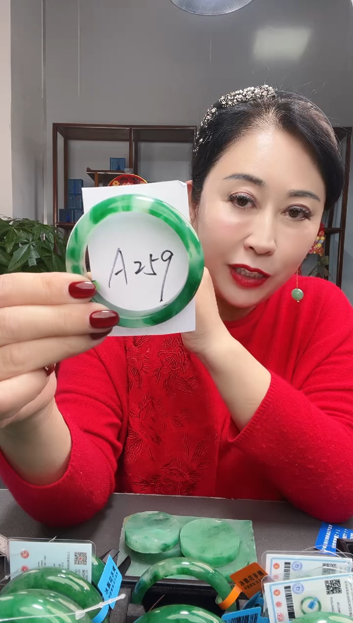 【闪购商品】石英质玉手镯未镶嵌非洲翠