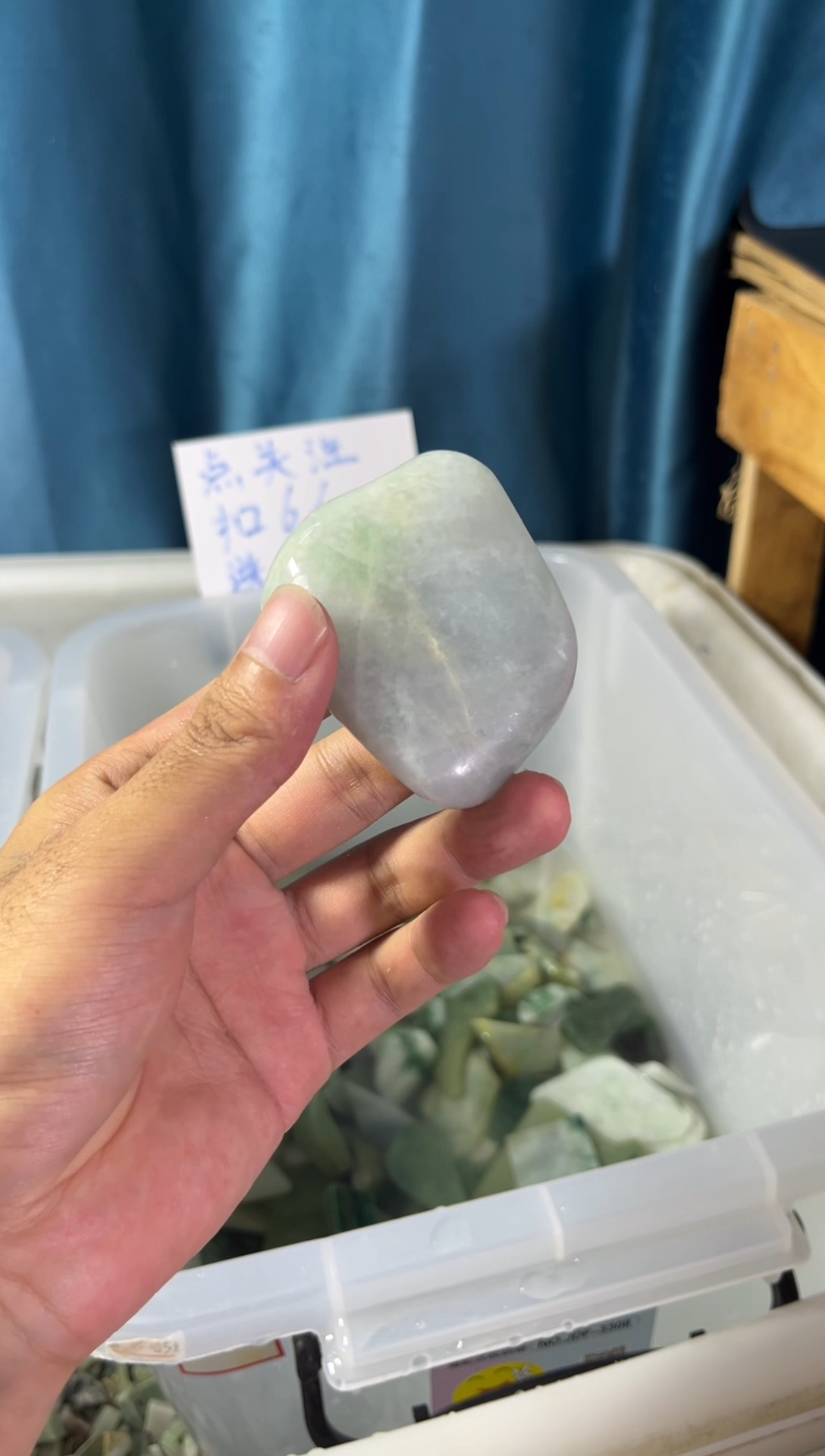 翡翠挂件未镶嵌翡翠