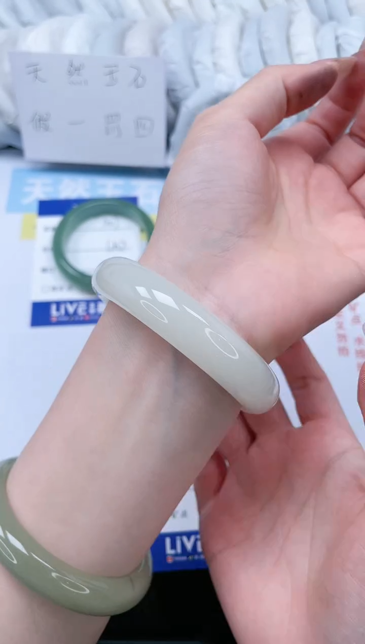 【闪购商品】石英质玉手镯未镶嵌T208-56.5