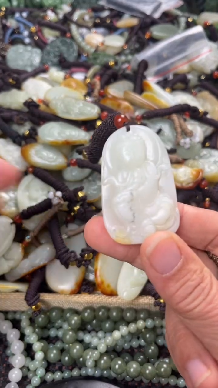 【闪购商品】和田玉颈饰未镶嵌多样性发货没有证书拍一发一有瑕