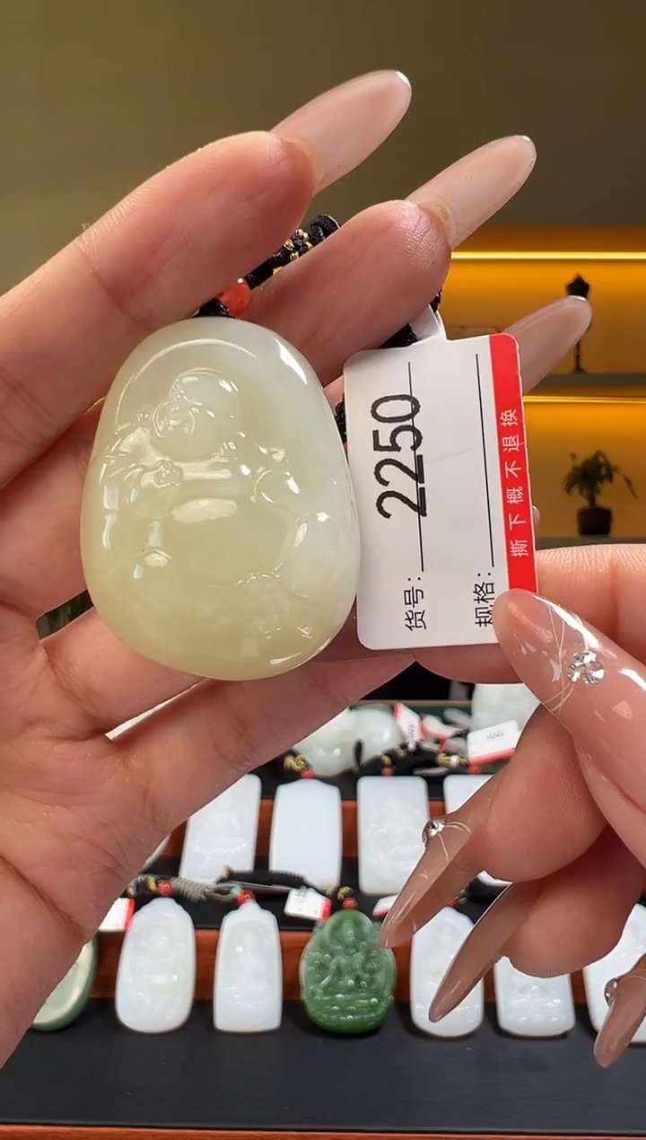 颈饰未镶嵌和田玉1