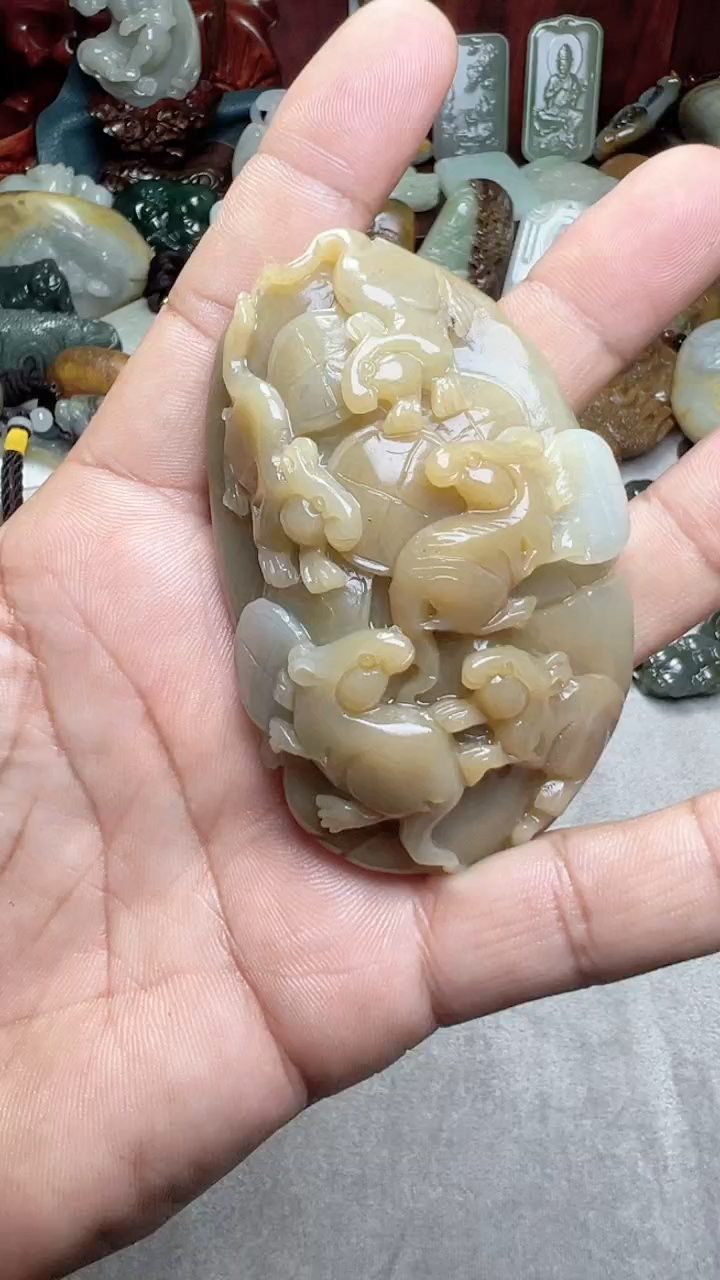 和田玉未镶嵌把件-