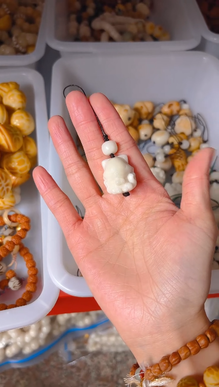 吊坠菩提根/象牙果白色凤九 挂件