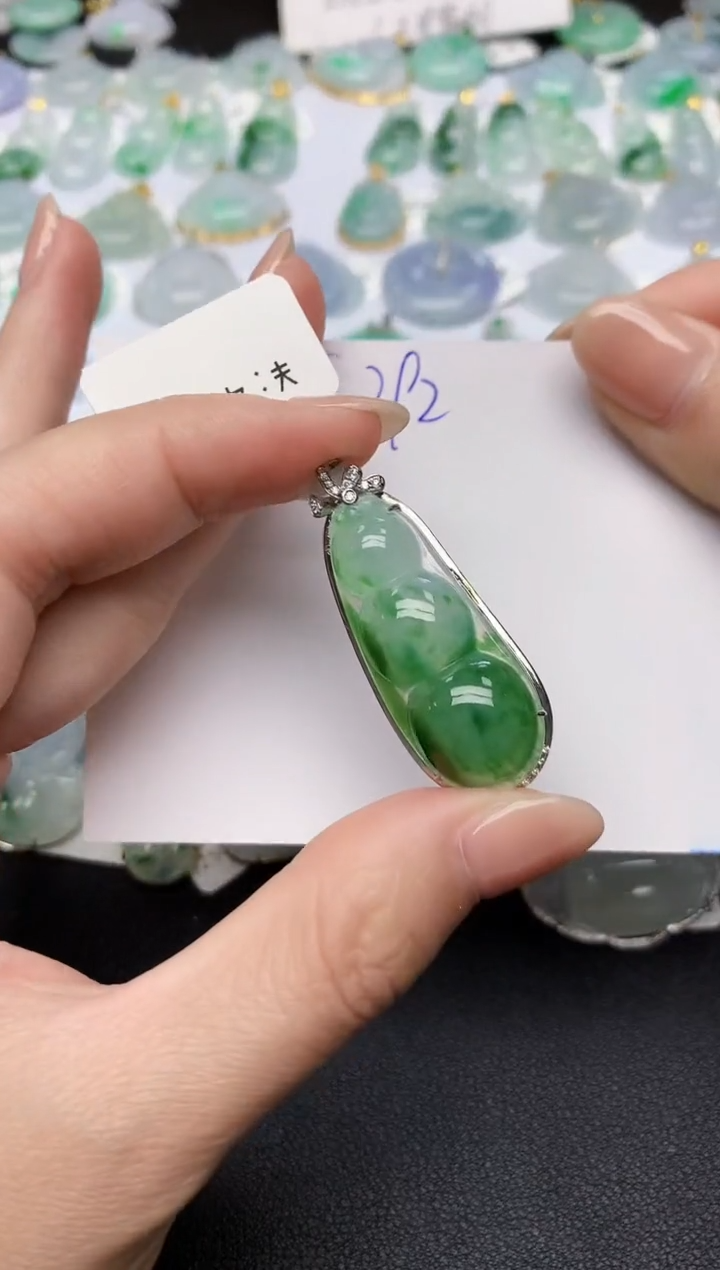 颈饰18K金镶嵌翡翠天然缅甸A货翡翠百元以上9元证书费自理