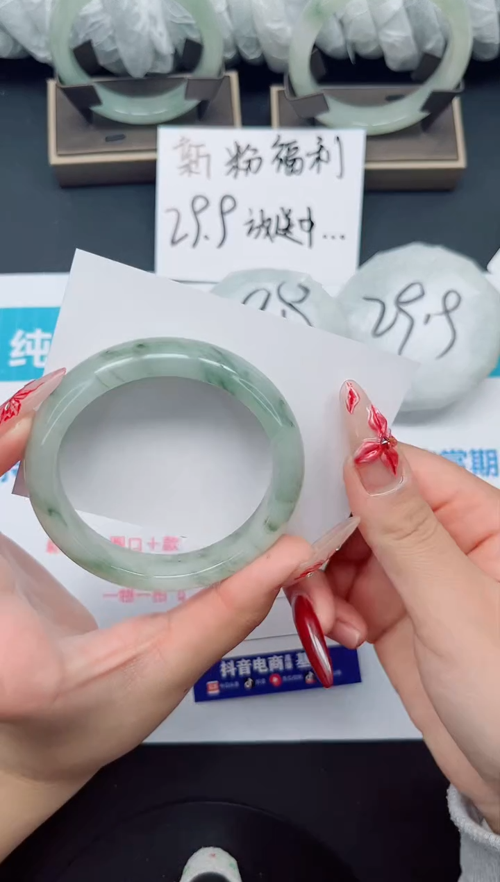 【闪购商品】石英质玉手镯未镶嵌b17