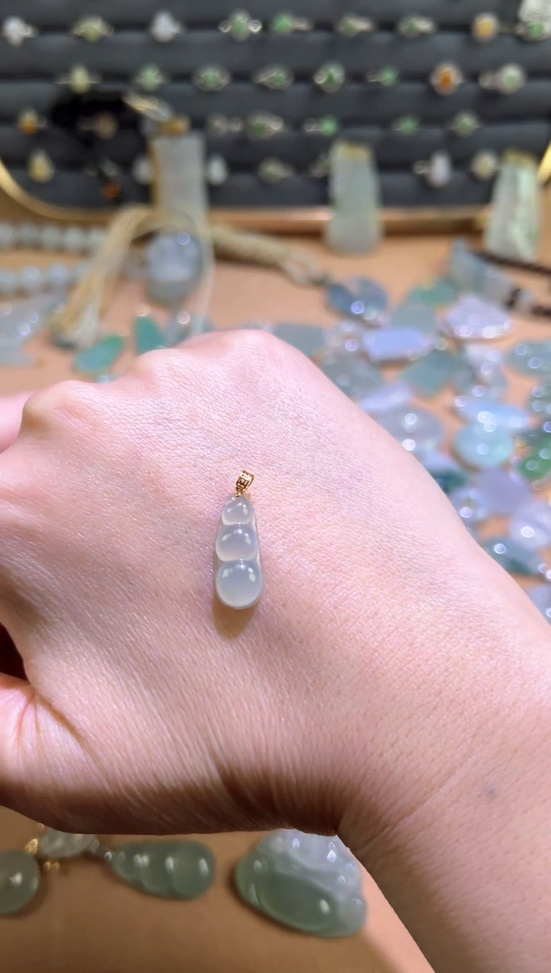 【闪购商品】翡翠颈饰18K金镶嵌豆子