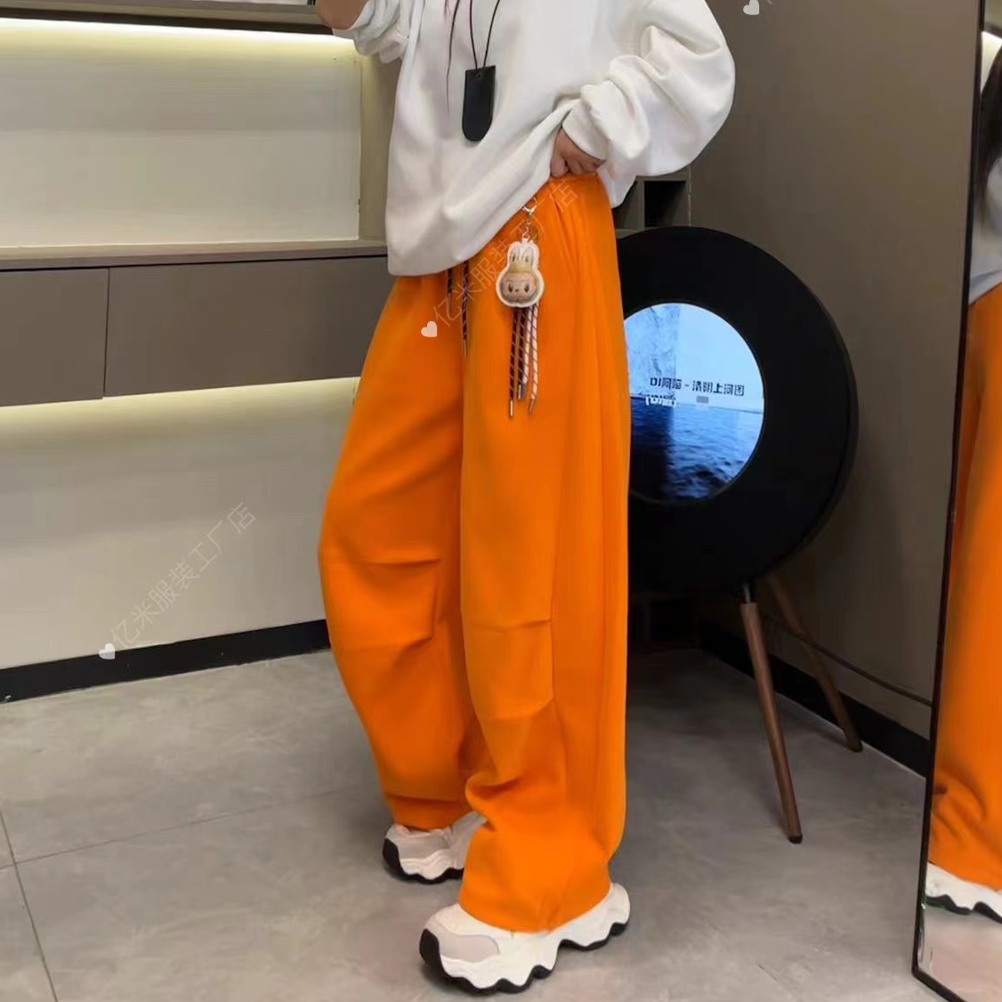 欧洲站2025秋冬新款糖果色潮流弯刀阔腿卫裤带挂件