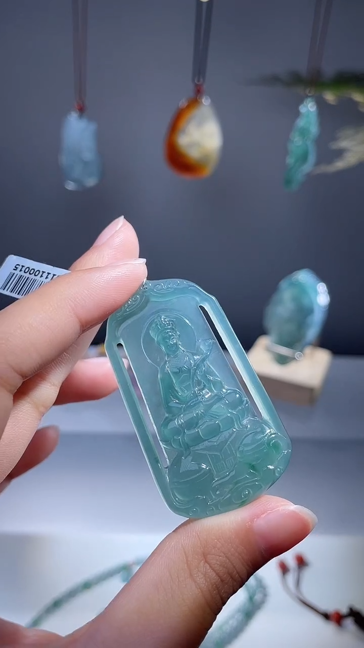 颈饰未镶嵌翡翠观音