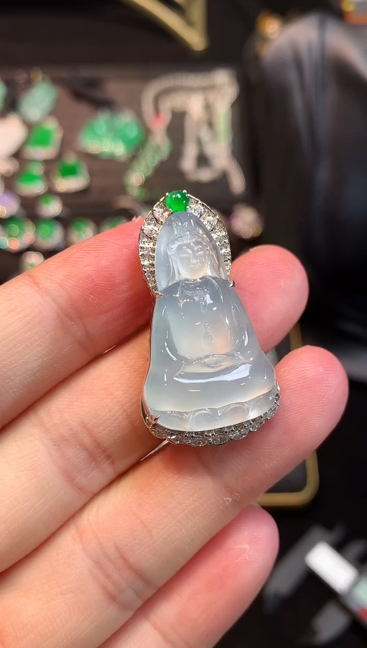 吊坠(赠链)18K金镶嵌翡翠玻璃种宝瓶观音吊坠